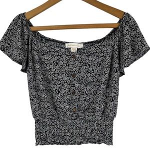 🆕 Monteau Black Cream Floral Smocked Crop Top